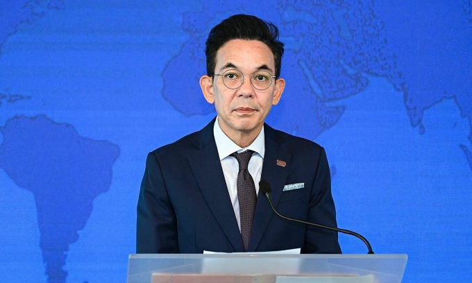 Người phát ngôn Bộ Ngoại giao Thái Lan Nikorndej Balankura họp báo vào tháng 6. Ảnh: Thai PBS