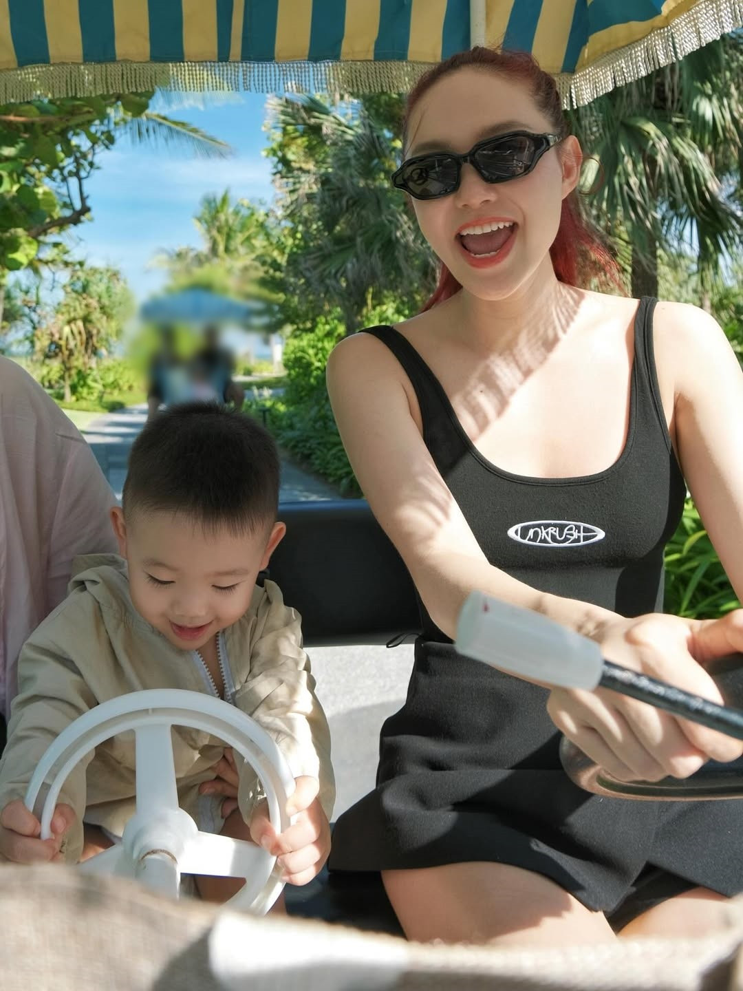 Minh Hằng mặc táo bạo, được khen đẹp như AI - 12