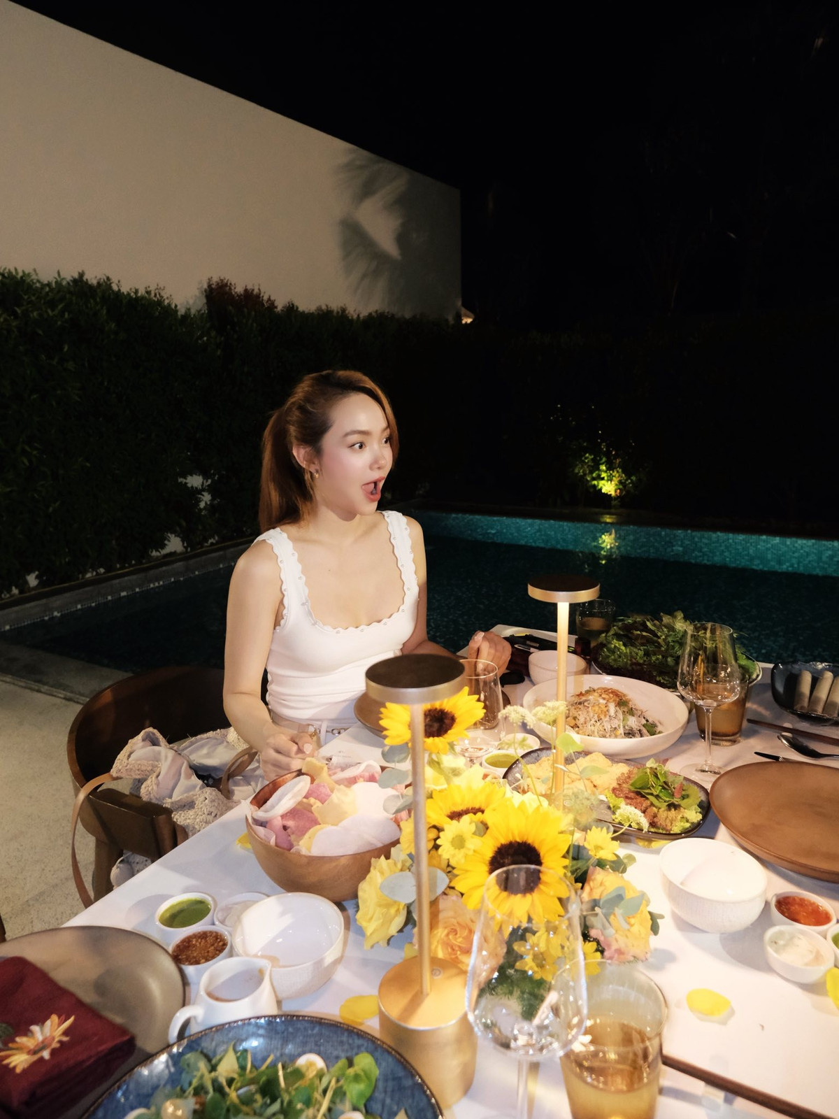 Minh Hằng mặc táo bạo, được khen đẹp như AI - 8