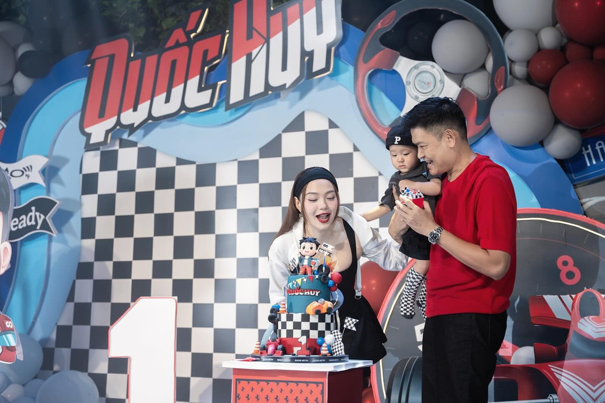 Minh Hằng mặc táo bạo, được khen đẹp như AI - 10