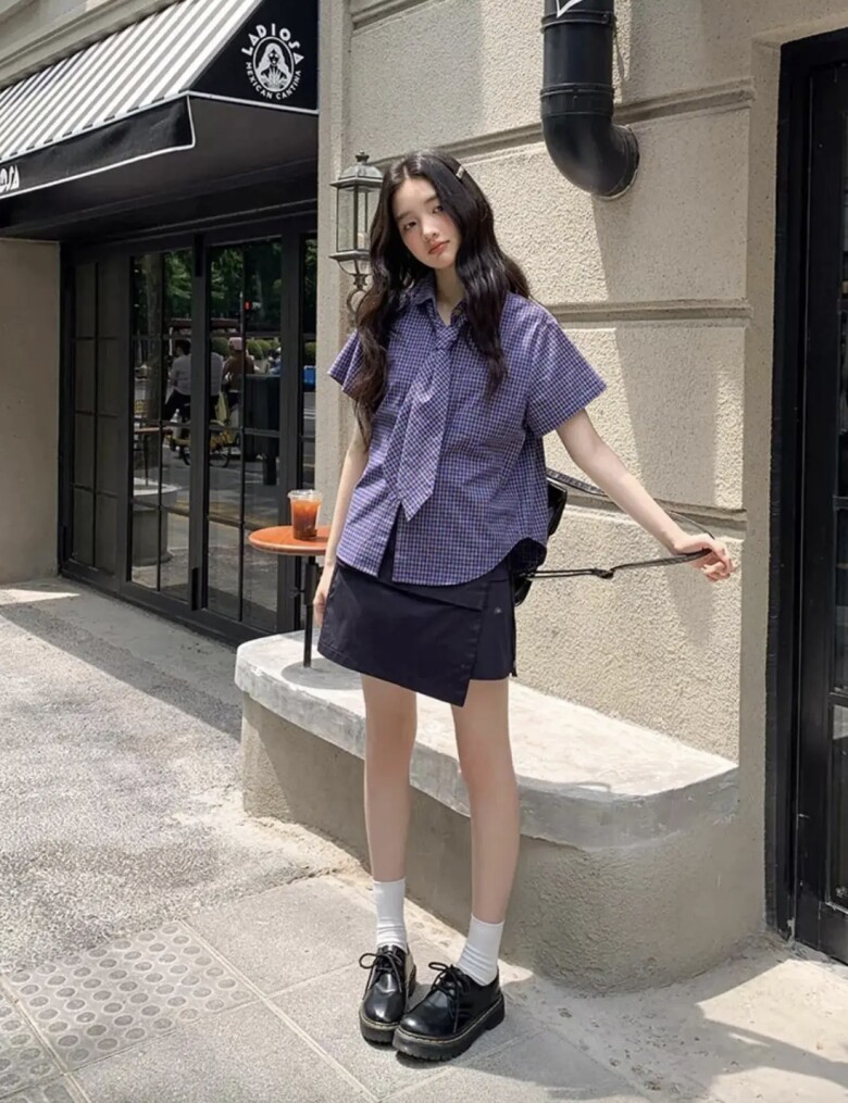 3 kiểu phối áo sơ mi caro amp;#34;dễ ẹtamp;#34; mà ai cũng nên ai biết: Mặc vào là trẻ ra 5 tuổi, hack dáng đến ngỡ ngàng - 2