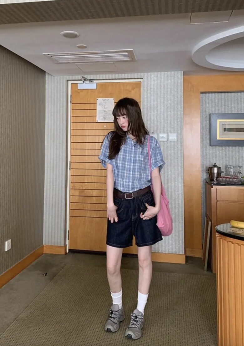 3 kiểu phối áo sơ mi caro amp;#34;dễ ẹtamp;#34; mà ai cũng nên ai biết: Mặc vào là trẻ ra 5 tuổi, hack dáng đến ngỡ ngàng - 3