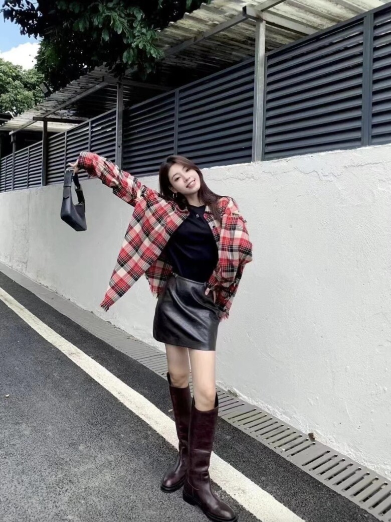 3 kiểu phối áo sơ mi caro amp;#34;dễ ẹtamp;#34; mà ai cũng nên ai biết: Mặc vào là trẻ ra 5 tuổi, hack dáng đến ngỡ ngàng - 5