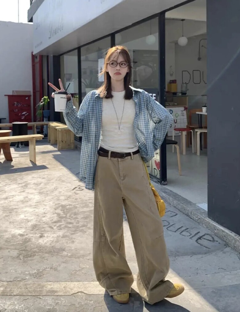 3 kiểu phối áo sơ mi caro amp;#34;dễ ẹtamp;#34; mà ai cũng nên ai biết: Mặc vào là trẻ ra 5 tuổi, hack dáng đến ngỡ ngàng - 6