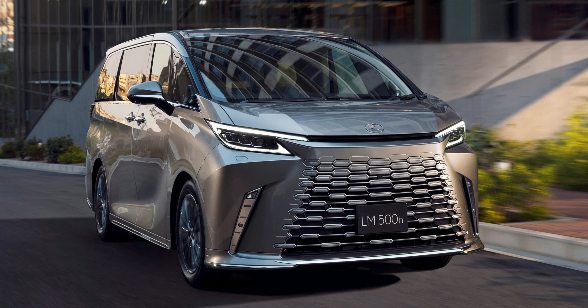 Lexus LM có bản nâng cấp mới: Cải thiện khả năng cách âm, đổi vị trí mở cửa tiện lợi hơn, điều chỉnh độ sáng đèn nội thất- Ảnh 2.