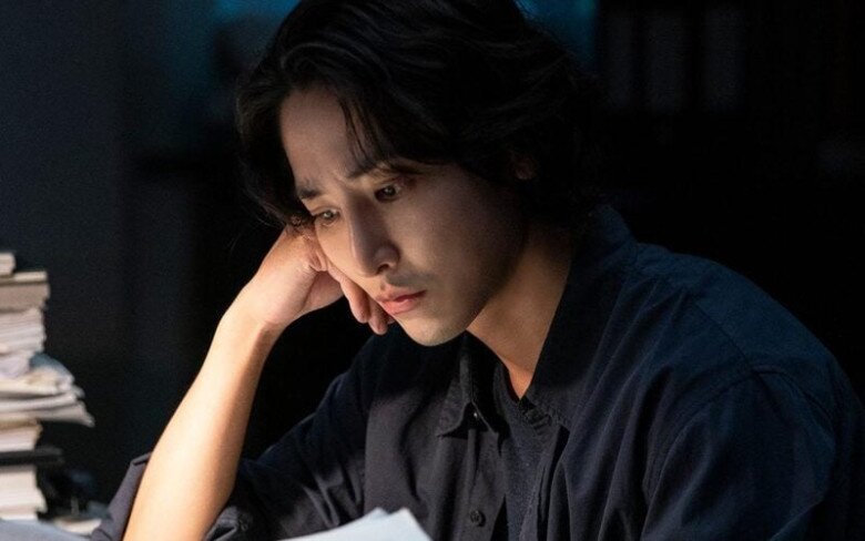 Nếu không có gương mặt điển trai như Lee Soo Hyuk thì người xem sẽ khó mà tin vào thế giới quan của phim. 