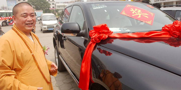Choáng với độ giàu có của trụ trì Thiếu Lâm Tự: Cà sa dát vàng, 15 siêu xe- Ảnh 3.
