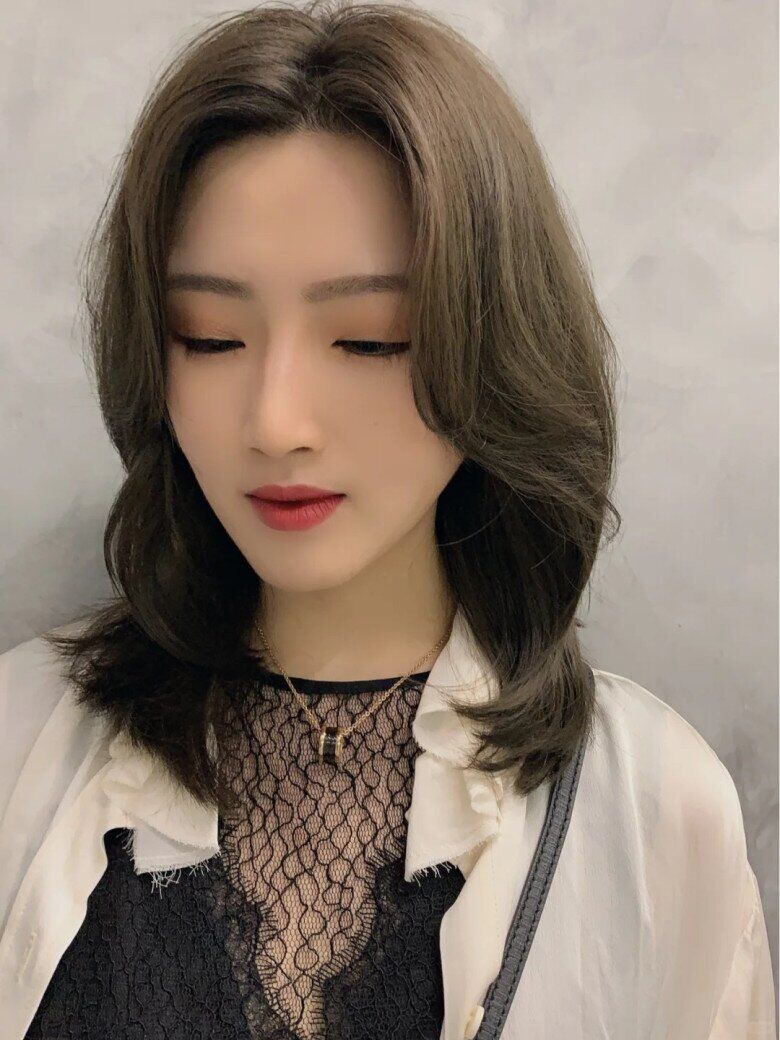 Tại sao phụ nữ bị bạc tóc không nên nhuộm đen để che đi mái tóc điểm bạc? Nhuộm 5 màu này vừa trẻ lại mãi không phai - 5