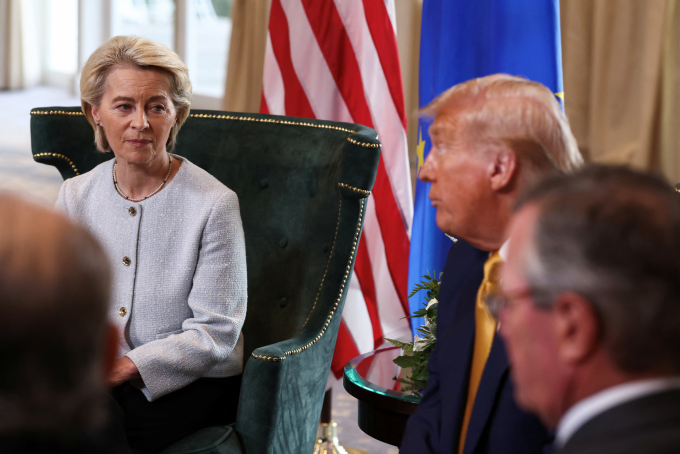 Chủ tịch Ủy ban châu Âu (EC) Ursula von der Leyen và Tổng thống Mỹ Donald Trump tại Scotland hôm 27/7. Ảnh: Reuters
