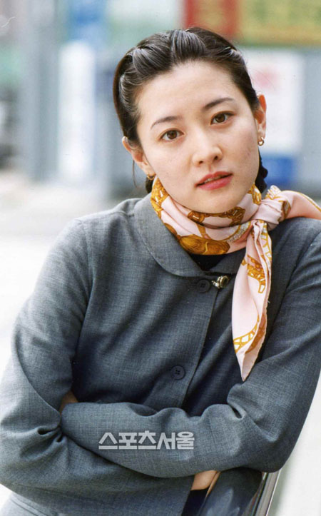 Ngoài phim Nàng Dae Jang Geum, Lee Young Ae còn xinh đẹp rung động lòng người với tạo hình hiện đại, đẳng cấp 