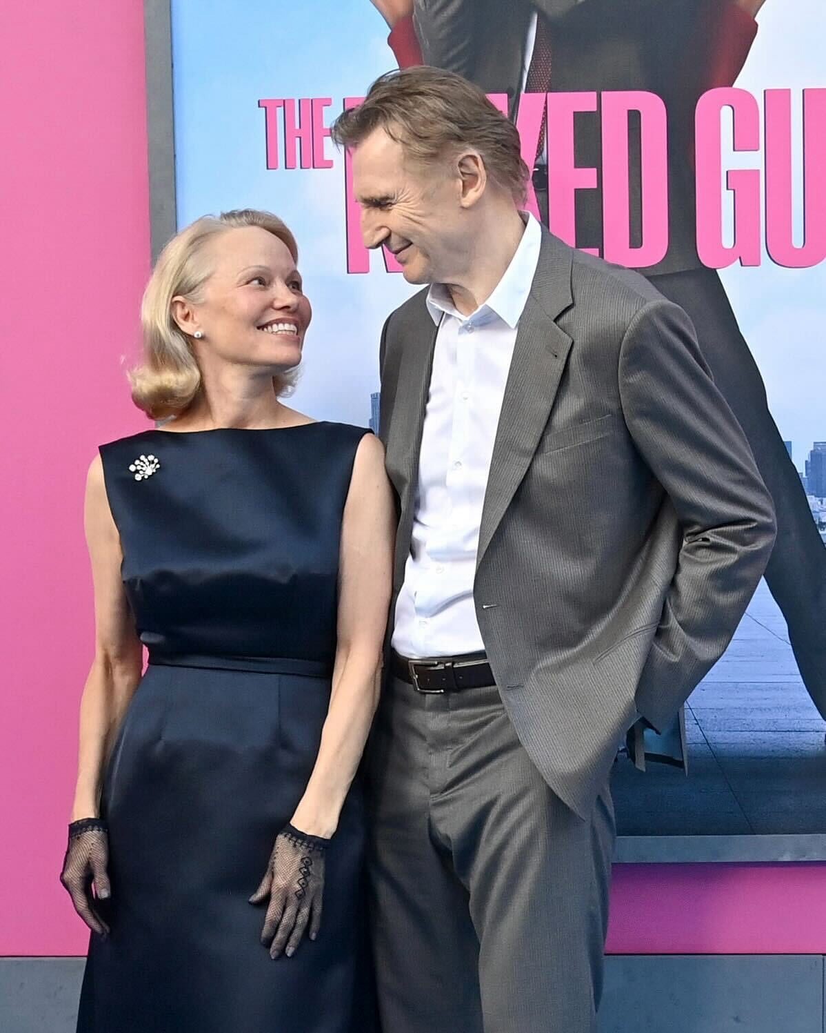Pamela Anderson và Liam Neeson tại sự kiện quảng bá phim ở New York hôm 28/7. Ảnh: Paramount Pictures