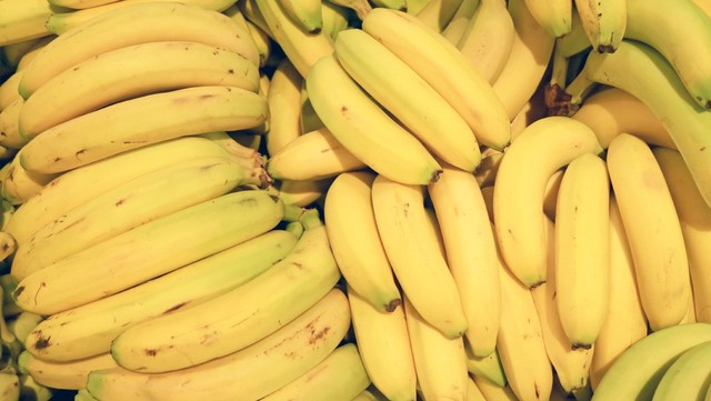 Chuối được ví như kem chống nắng vô hình.