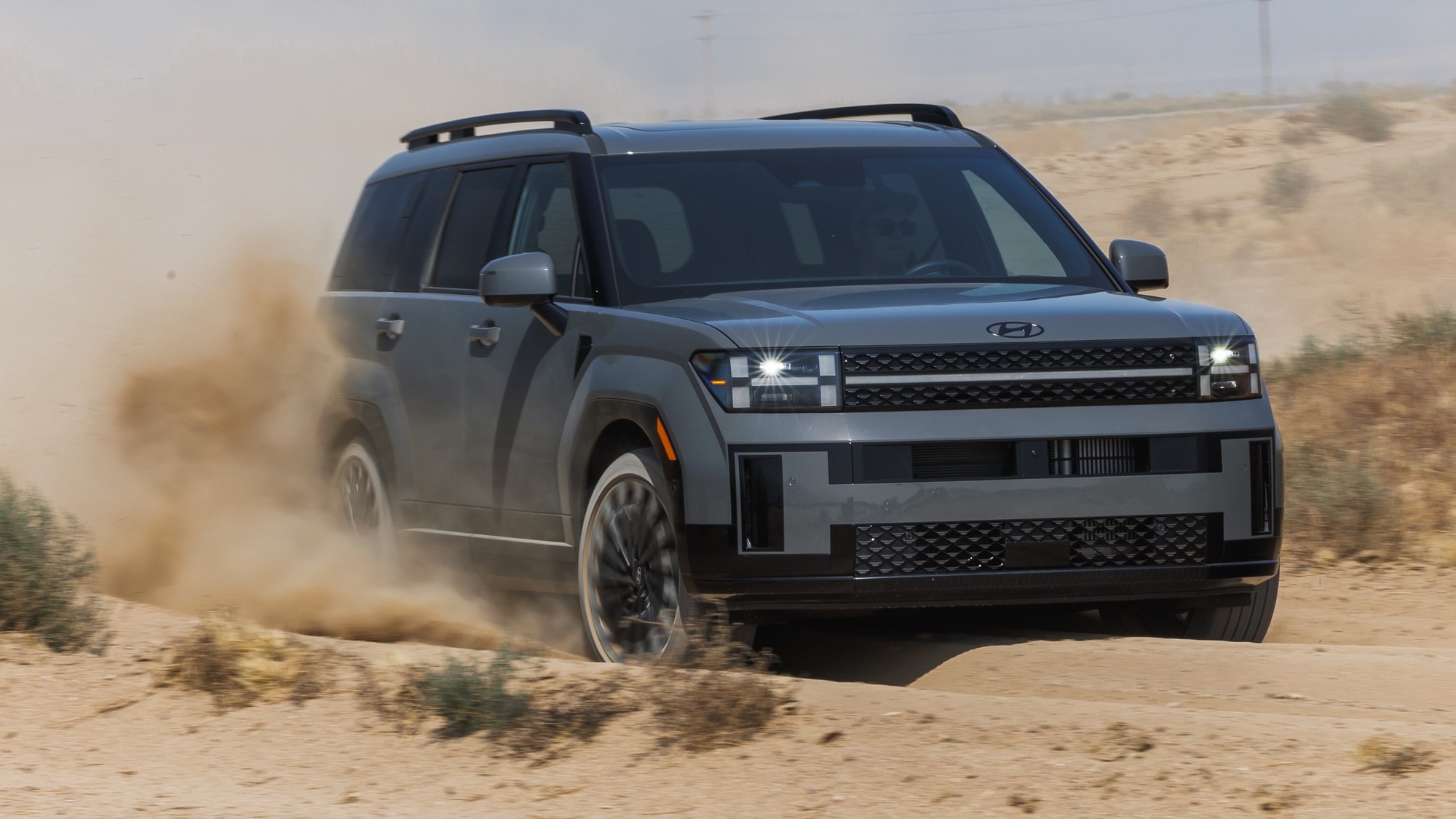 Hyundai Santa Fe 2027 có thay đổi quan trọng: Bỏ hộp số DCT, tinh chỉnh thiết kế đậm chất Land Rover hơn, chưa rõ có 'vuốt' lại đuôi không- Ảnh 2. Hyundai Santa Fe 2027 có thay đổi quan trọng: Bỏ hộp số DCT, tinh chỉnh thiết kế đậm chất Land Rover hơn, chưa rõ có 'vuốt' lại đuôi không- Ảnh 2.