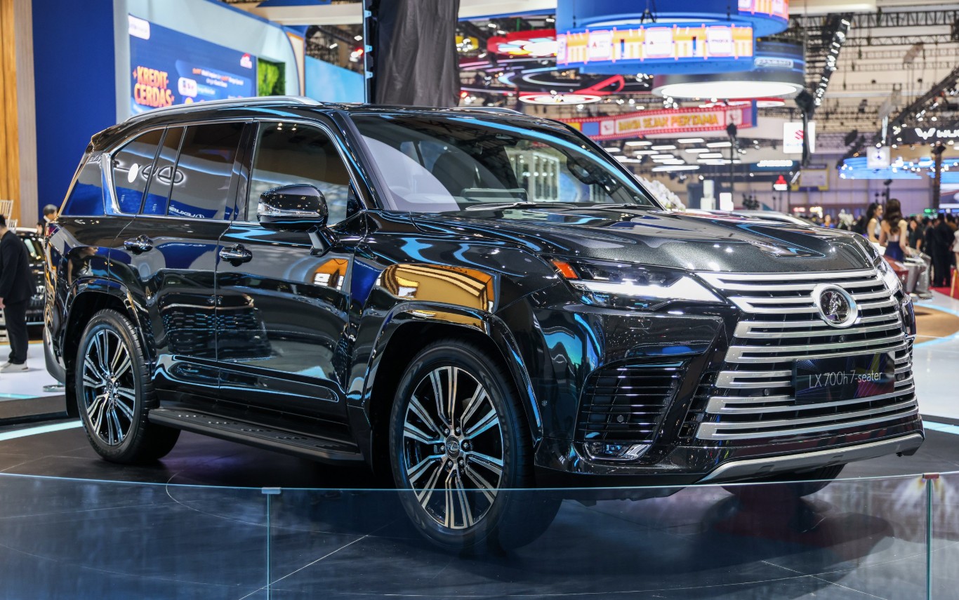 Chi tiết 'chuyên cơ mặt đất' Lexus LX 700h tại ĐNÁ: Giá quy đổi từ 5,4 tỷ đồng, động cơ hybrid mạnh 457 mã lực, có bản 4 chỗ với ghế thương gia- Ảnh 2.