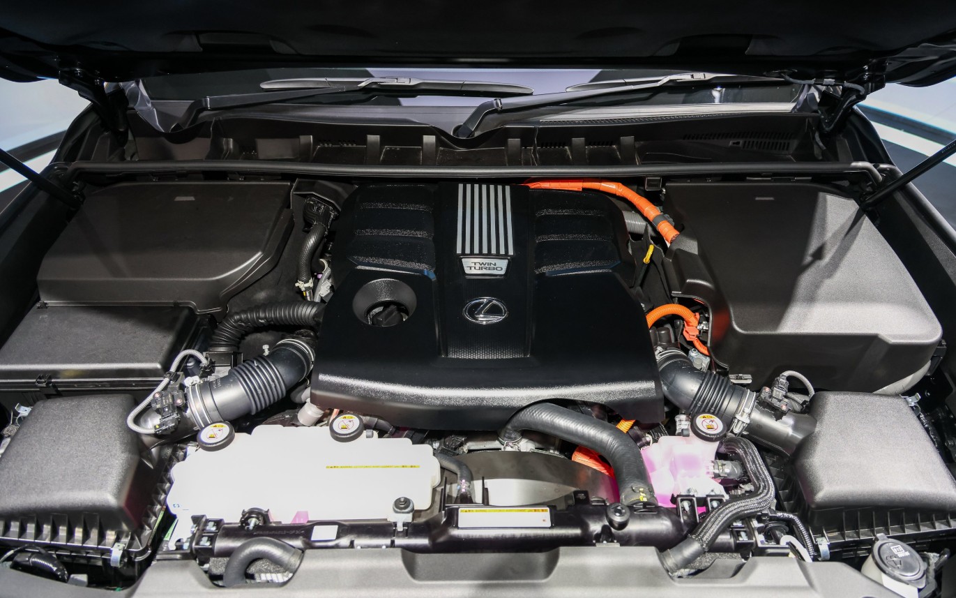 Chi tiết 'chuyên cơ mặt đất' Lexus LX 700h tại ĐNÁ: Giá quy đổi từ 5,4 tỷ đồng, động cơ hybrid mạnh 457 mã lực, có bản 4 chỗ với ghế thương gia- Ảnh 3.