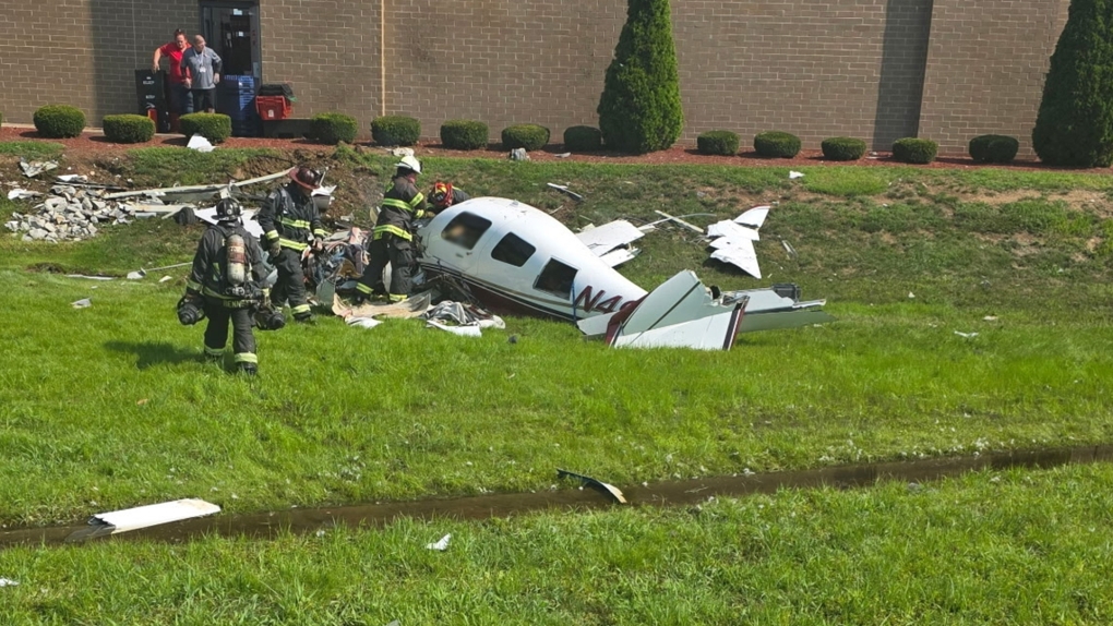 Hiện trường vụ rơi máy bay cỡ nhỏ tại Greenwood ngày 30/7. Ảnh: Sở cứu hỏa Greenwood