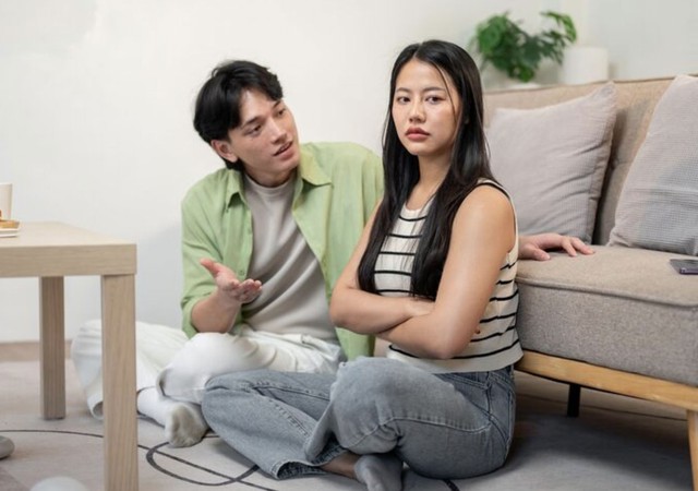 Chính vì quá để tâm đến chuyện tình cảm mà Bạch Dương dễ hình thành thói quen kiểm soát đối phương. Ảnh minh họa