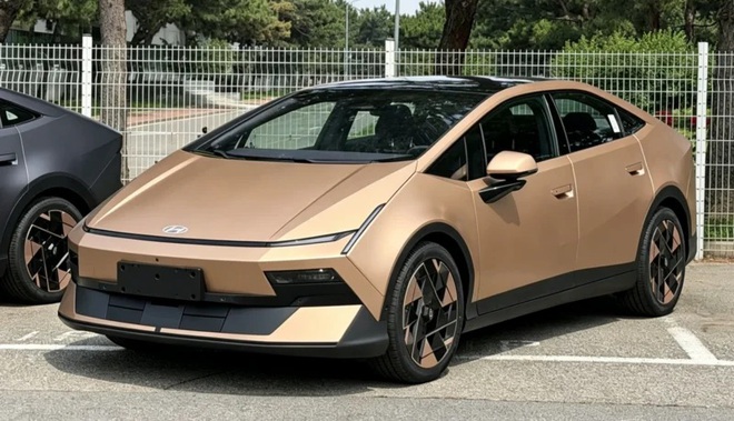 Hyundai Ioniq V lộ thiết kế không giống ai, đi hơn 600km/sạc, có bản không lo phải tấp vào trạm sạc - Ảnh 1.