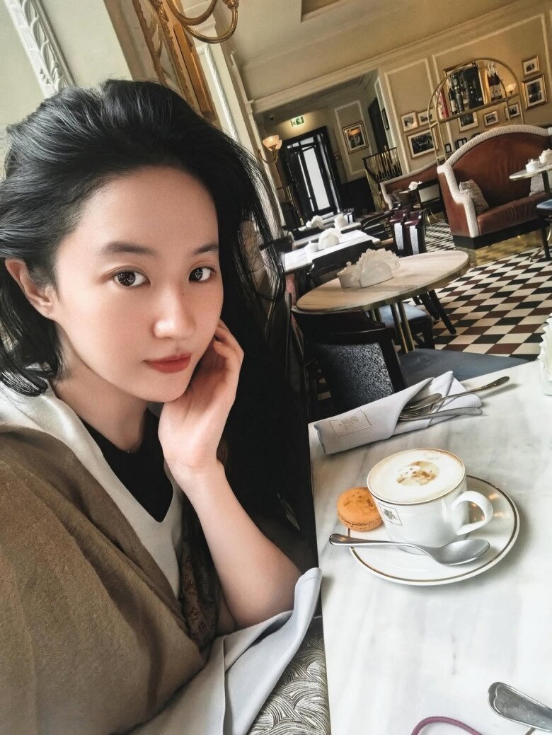 Chanh leo giàu vitamin C và chất chống oxy hóa, giúp hạn chế hình thành melanin, kích thích sản sinh collagen, hỗ trợ làn da sáng khỏe và đàn hồi hơn.