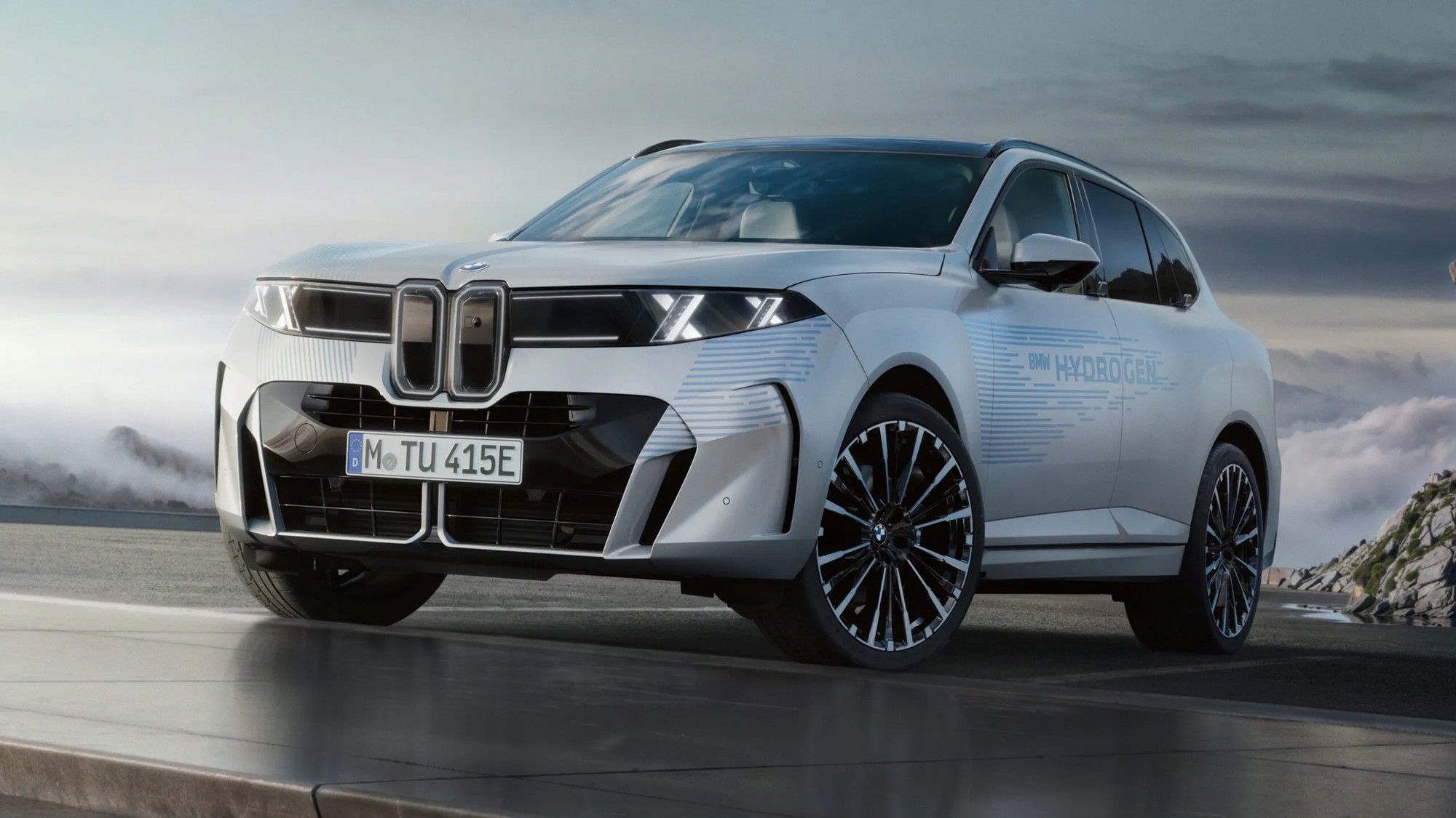 Bán 'lạc' kiểu BMW: Bắt khách hàng mua ốp đá nội thất với giá gần 30 triệu đồng để nhận xe sớm - Ảnh 1.