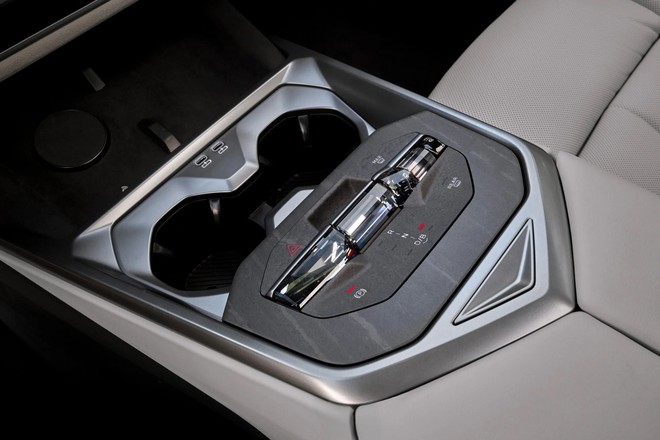 Bán 'lạc' kiểu BMW: Bắt khách hàng mua ốp đá nội thất với giá gần 30 triệu đồng để nhận xe sớm - Ảnh 2.