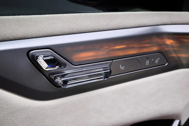 Bán 'lạc' kiểu BMW: Bắt khách hàng mua ốp đá nội thất với giá gần 30 triệu đồng để nhận xe sớm - Ảnh 3.