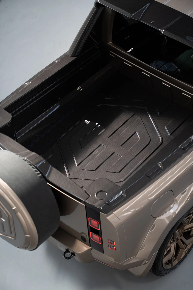 Defender biến hình thành xe bán tải: Từ 4 cửa thành 2 cửa, carbon khắp mọi nơi, dân chơi Việt muốn mua không dễ - Ảnh 5.