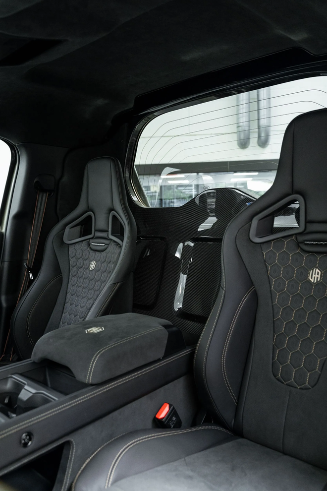 Defender biến hình thành xe bán tải: Từ 4 cửa thành 2 cửa, carbon khắp mọi nơi, dân chơi Việt muốn mua không dễ - Ảnh 6.
