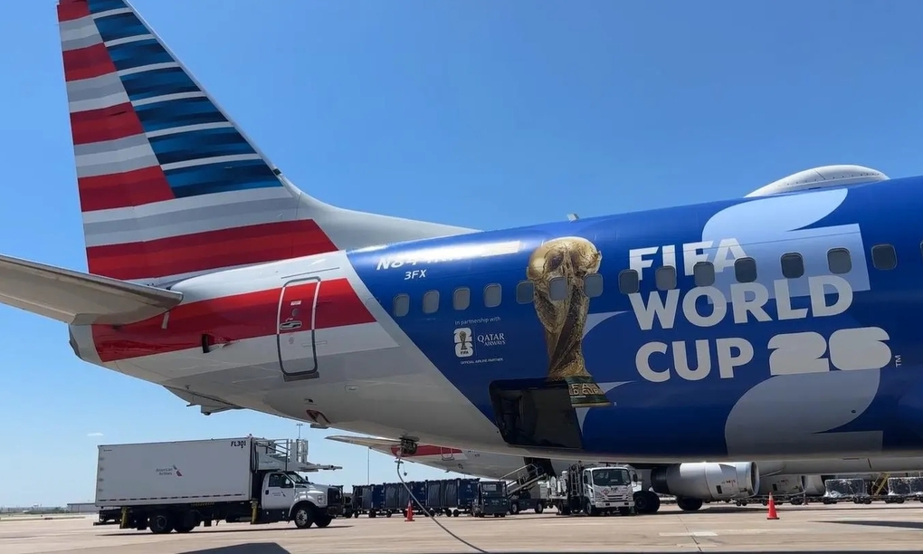 Tàu bay sơn nhận diện World Cup 2026 của American Airlines. Ảnh: AA