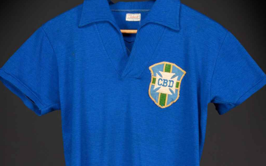 Chiếc áo Pele mặc trong trận chung kết World Cup 1958. Ảnh: Sothebys