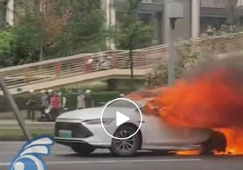 Xe BYD bốc cháy sau tai nạn liên hoàn: Cửa xe không thể mở, người lái và hành khách thoát chết trong gang tấc - Ảnh 4.