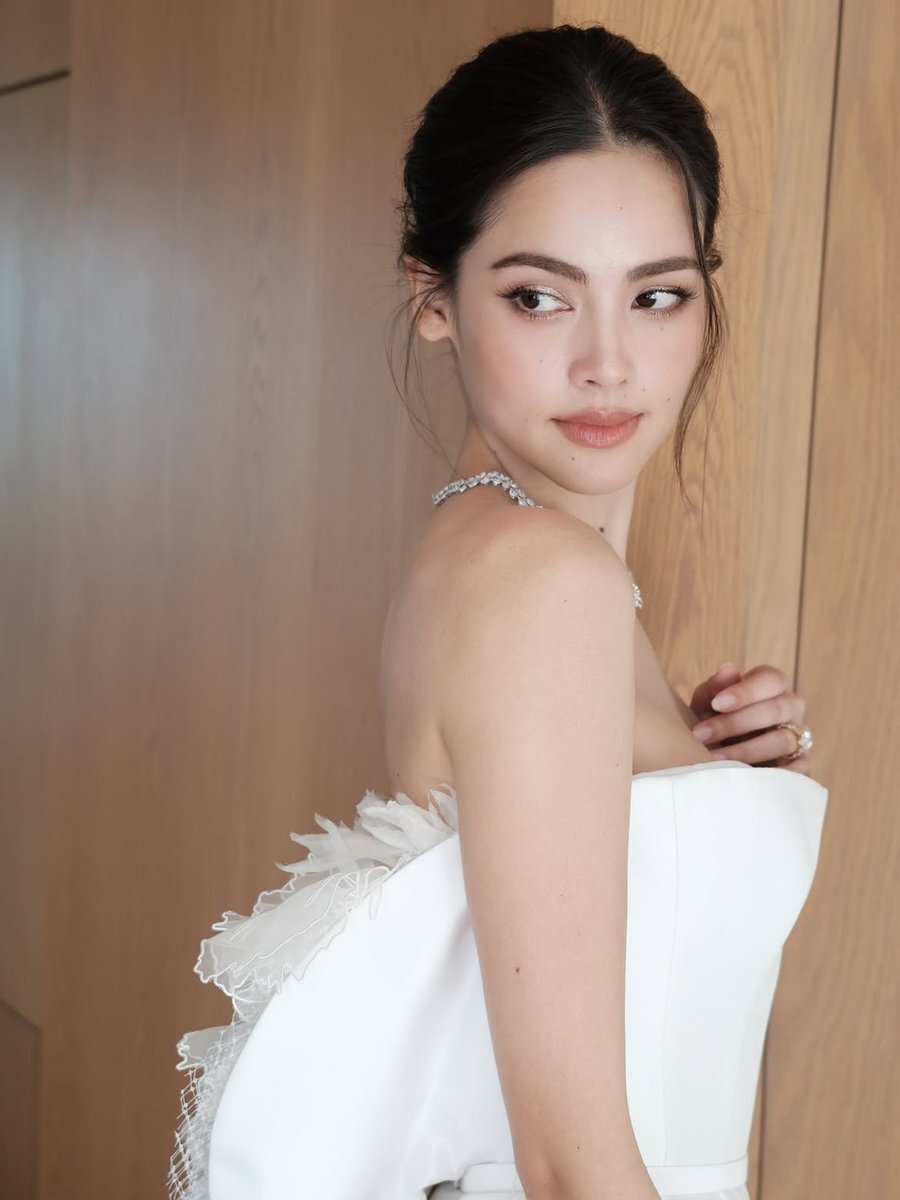 Vẻ đẹp nàng thơ của Yaya hút hàng triệu lượt khán giả yêu thích trên mạng xã hội.