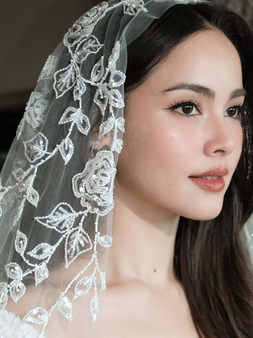 Nàng đẹp như thiên thần là bình luận khen ngợi nhan sắc Yaya-Urassaya Sperbund trên mạng xã hội.
 