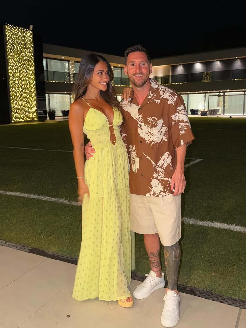 Antonela Roccuzzo bên Messi. Ảnh: Instagram/ Antonela Roccuzzo
