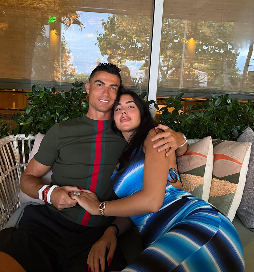 Ronaldo, 41 tuổi, bên vợ sắp cưới - người mẫu Georgina Rodríguez. Ảnh: Instagram Georgina Rodríguez
