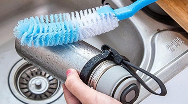 Việc vệ sinh bình đựng nước inox thường xuyên là rất quan trọng để đảm bảo an toàn vệ sinh.