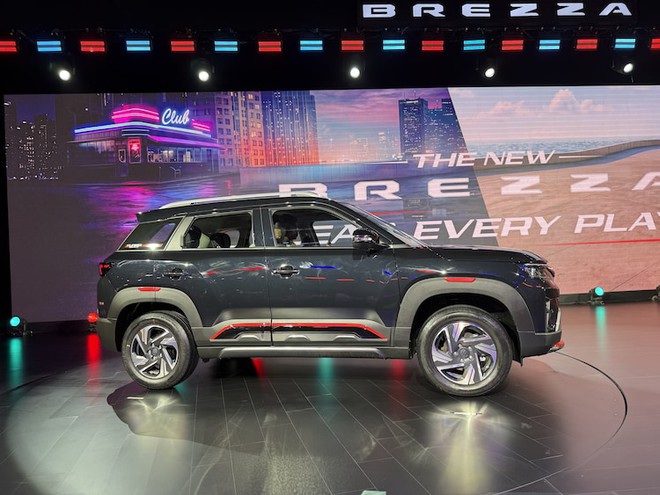 Suzuki Brezza 2026 ra mắt: Giá quy đổi từ hơn 200 triệu đồng, thêm hơn 13 tính năng, máy tăng áp, anh em cùng cỡ Fronx nhưng ít ADAS hơn - Ảnh 4.