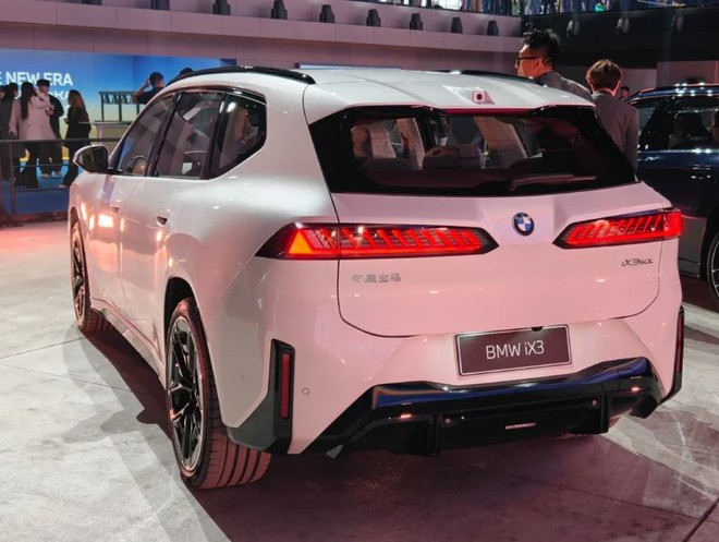 BMW iX3 bản này mà về nước thì xuyên Việt không phải nghĩ: Đầy pin chạy gần 920km, sạc 10 phút thêm 400km nữa - Ảnh 2.
