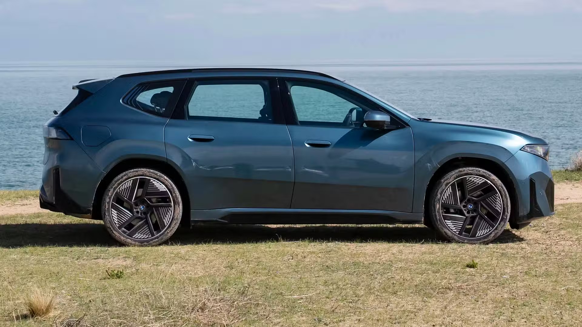 BMW iX3 bản này mà về nước thì xuyên Việt không phải nghĩ: Đầy pin chạy gần 920km, sạc 10 phút thêm 400km nữa - Ảnh 9.
