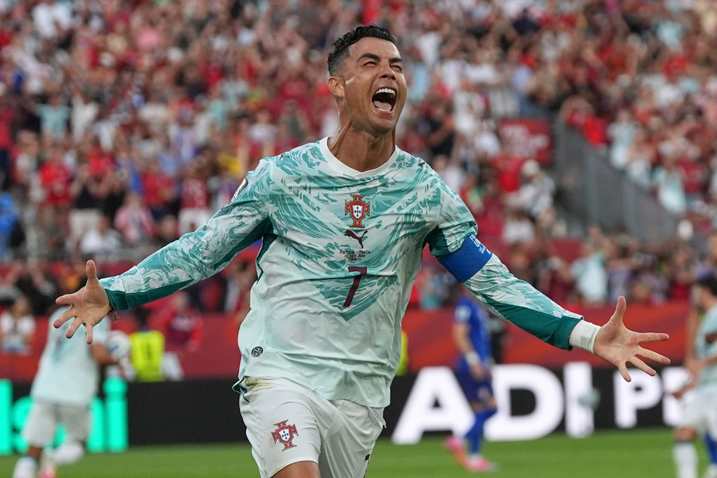Cristiano Ronaldo ăn mừng trong trận thắng Croatia 2-1 ở vòng 1/16 World Cup 2026. Ảnh: AP