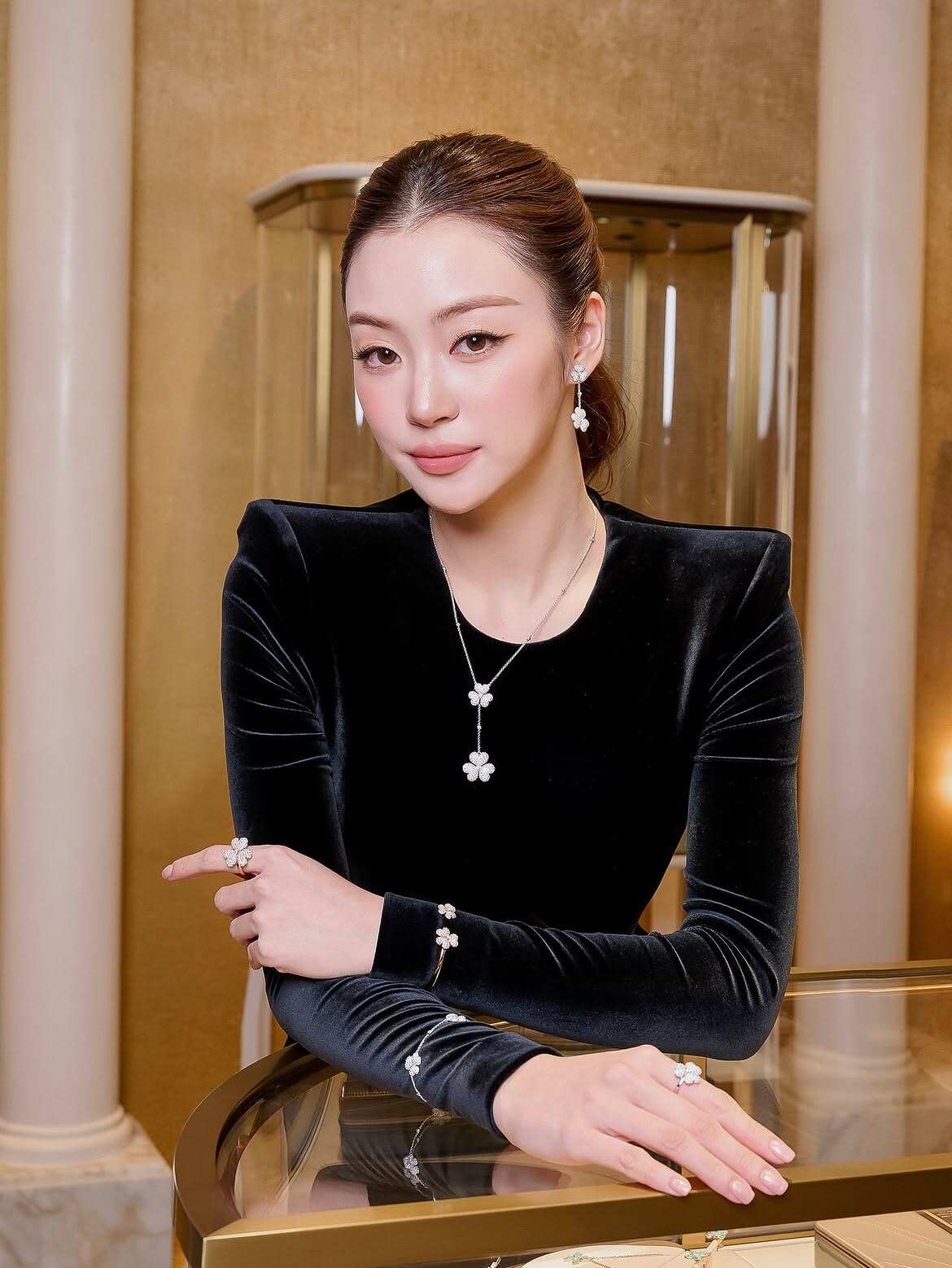 Mỹ nhân Thái Lan amp;#34;ngậm thìa vàngamp;#34; khiến dân mạng trầm trồ vì visual đẹp như amp;#34;nữ thầnamp;#34;, khí chất sang chảnh khó ai sánh kịp - 6