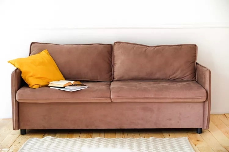 Sofa microfiber màu nâu hoặc be không còn được đánh giá cao. (Nguồn: Getty Images)