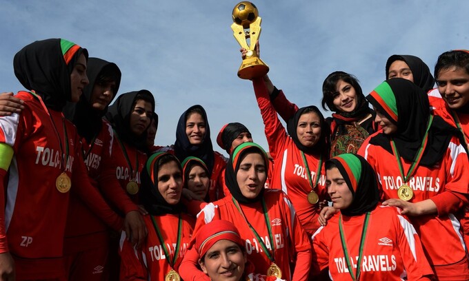 Đội tuyển nữ Afghanistan đã bay khỏi Kabul và được an toàn. Ảnh: Reuters.