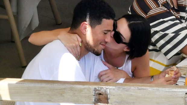 Kendall Jenner và bạn trai cầu thủ hẹn hò ở Ý: Diện đầm mỏng tang khoe vòng 1, trời tối ảnh mờ mà body vẫn đẹp như tạc tượng - Ảnh 7.
