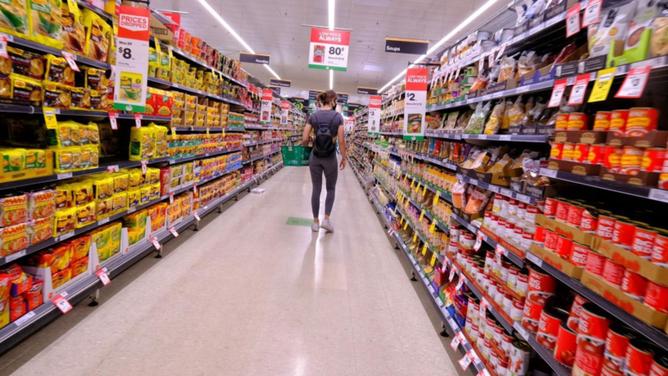 Households are being warned food and grocery costs will continue to soar in the months ahead. (Luis Ascui/AAP PHOTOS)