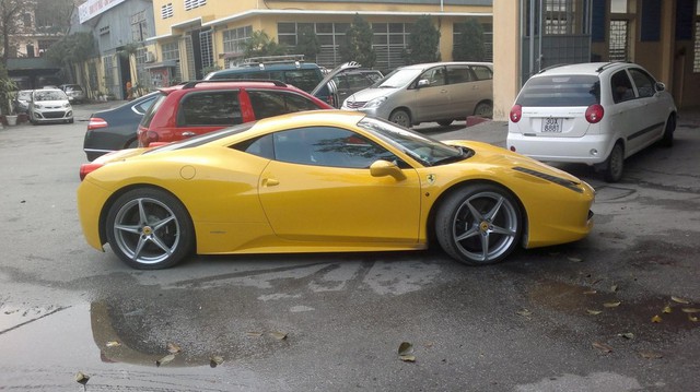 Xót xa Ferrari 458 bị bỏ xó tại Hà Nội - Siêu xe ao ước của nhiều người bị đóng bụi dày đặc, nằm trong một góc garage - Ảnh 3.