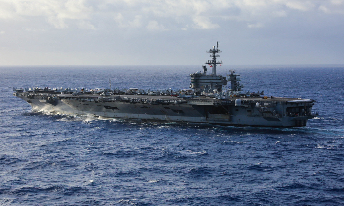 Tàu sân bay USS Abraham Lincoln di chuyển trên Thái Bình Dương hồi giữa tháng 7. Ảnh: US Navy.