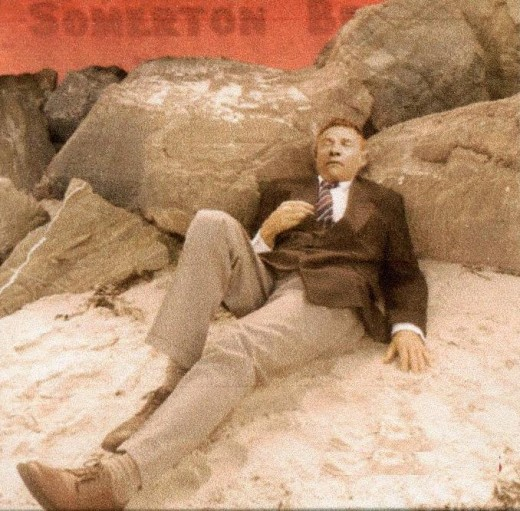 Người đàn ông chết trong tư thế say ngủ bên bãi biển Summerton. Ảnh: NYPost