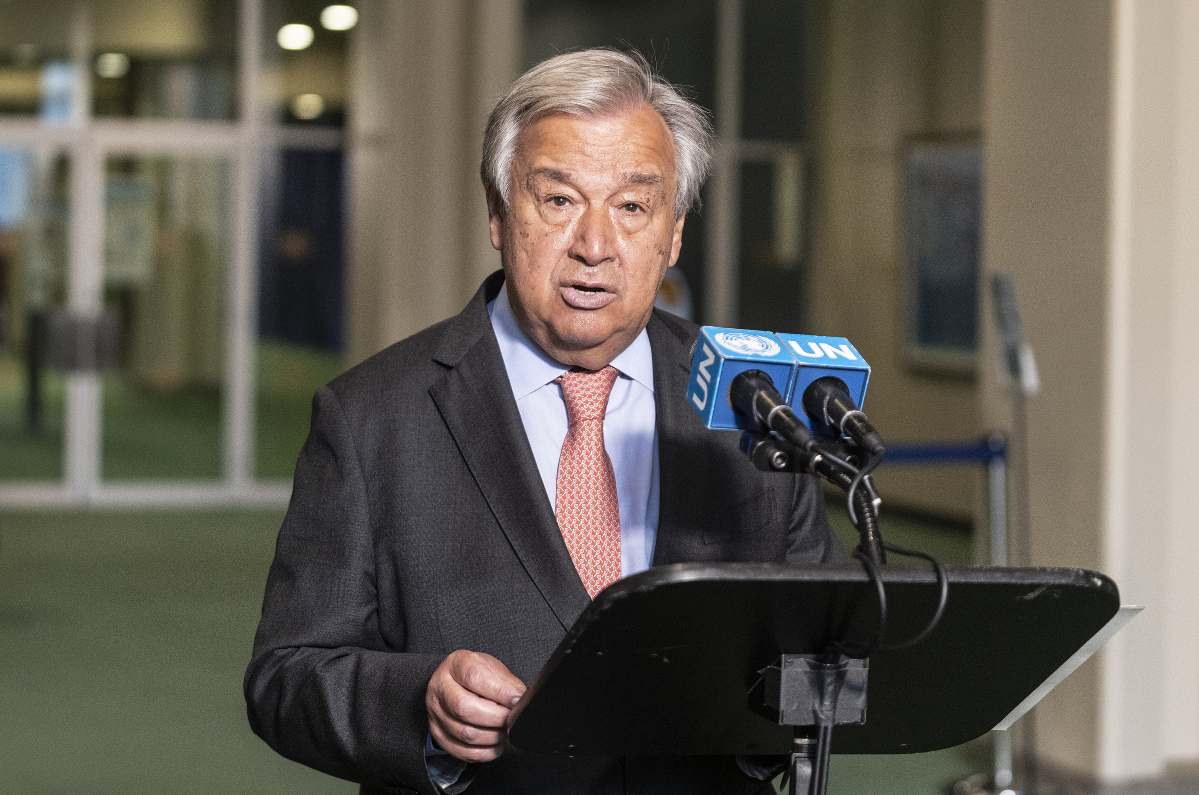 Tổng thư ký Antonio Guterres phát biểu tại trụ sở Liên Hợp Quốc ở New York, Mỹ, ngày 1/8. Ảnh: Reuters.