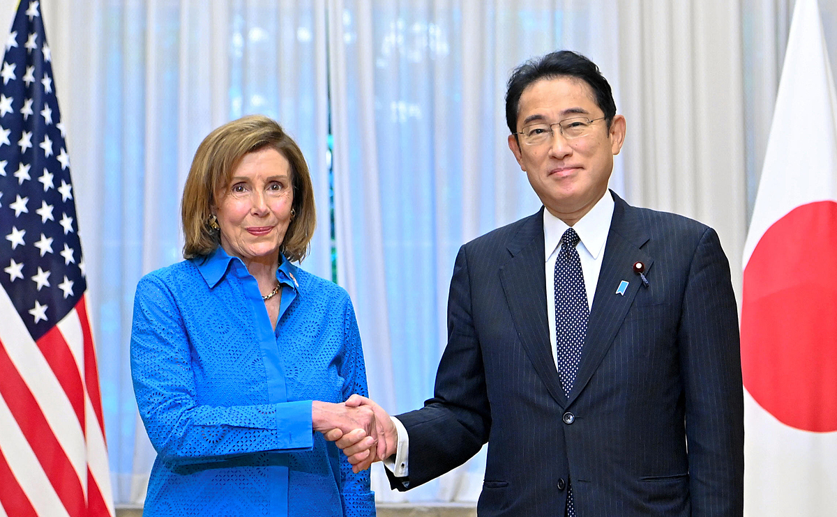 Chủ tịch Hạ viện Mỹ Nancy Pelosi (trái) gặp Thủ tướng Nhật Bản Fumio Kishida tại Tokyo ngày 5/8. Ảnh: AFP.